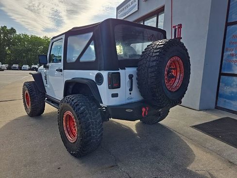 Used 2017 Jeep Wrangler Rubicon w/ Power Convenience Group AWD/4WD image 7