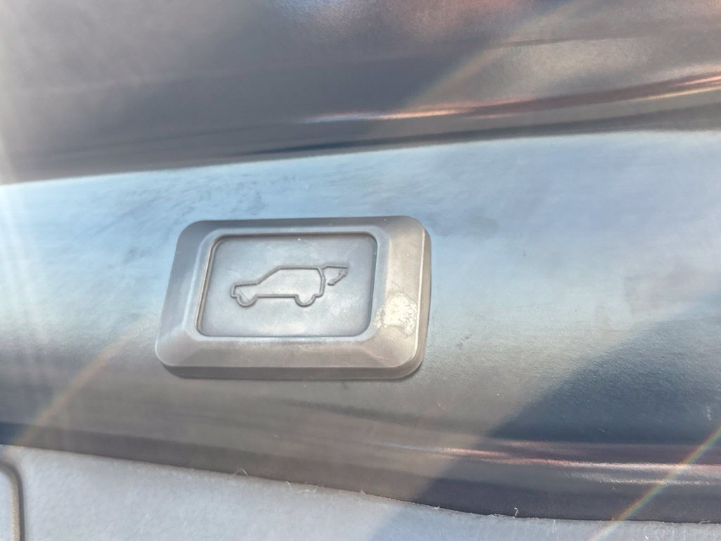 Used 2022 Toyota RAV4 Limited AWD/4WD image 32