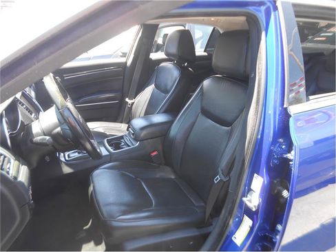 Used 2019 Chrysler 300 Limited image 8