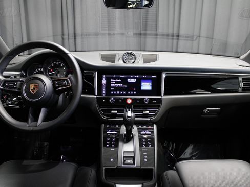 Certified 2025 Porsche Macan image 23
