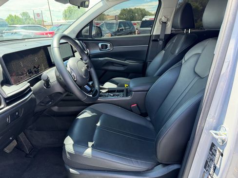 Used 2025 Kia Sorento S AWD/4WD image 8