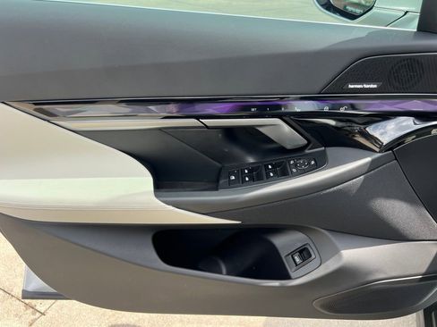 Used 2024 BMW i5 eDrive40i w/ Convenience Package image 37