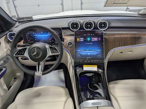 Used 2026 Mercedes-Benz GLC 300 4MATIC image 15