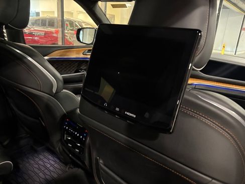 Used 2023 Jeep Grand Cherokee L Summit AWD/4WD image 12