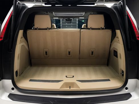 Used 2024 Cadillac Escalade Premium Luxury AWD/4WD image 75
