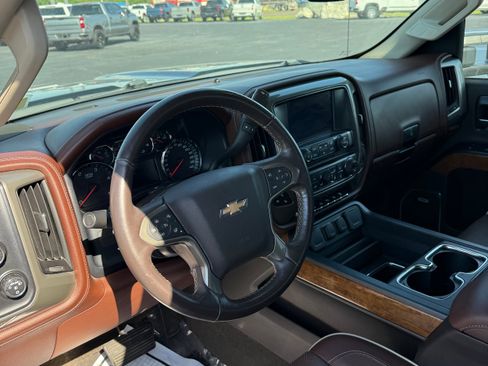Used 2016 Chevrolet Silverado 2500 High Country w/ Duramax Plus Package AWD/4WD image 11