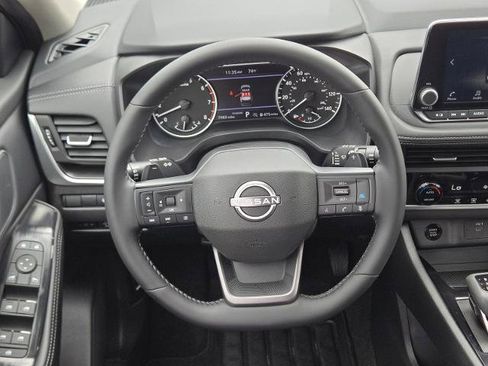 Certified 2025 Nissan Rogue SV FWD image 14