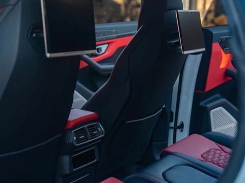 Used 2019 Lamborghini Urus image 6