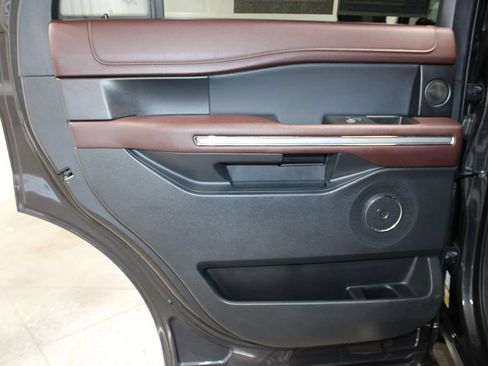 Used 2024 Ford Expedition Limited AWD/4WD image 23