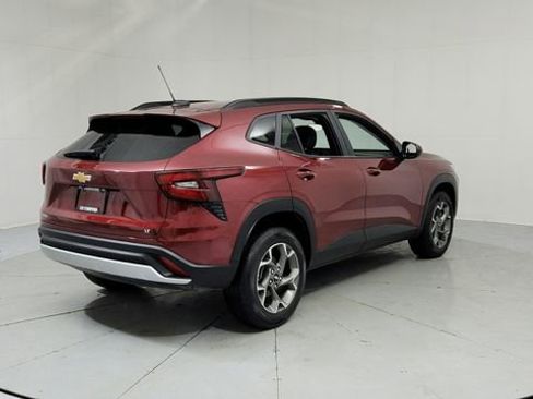 Used 2024 Chevrolet Trax LT w/ Driver Confidence Package image 5