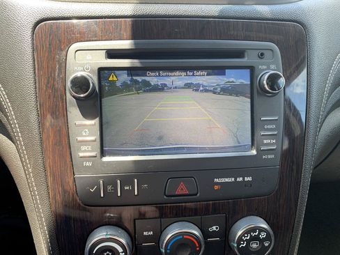 Used 2017 Chevrolet Traverse LT w/ Style and Technology Package FWD image 25