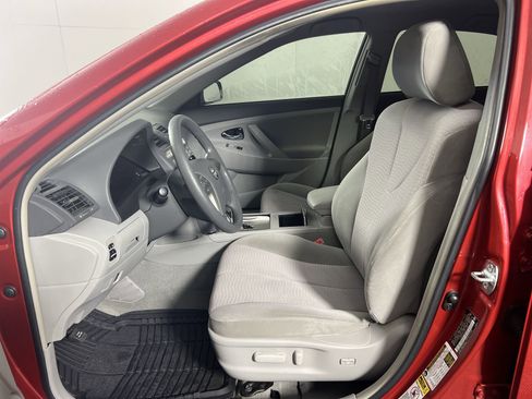 Used 2010 Toyota Camry LE FWD image 14