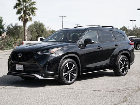 Used 2021 Toyota Highlander XSE image 8