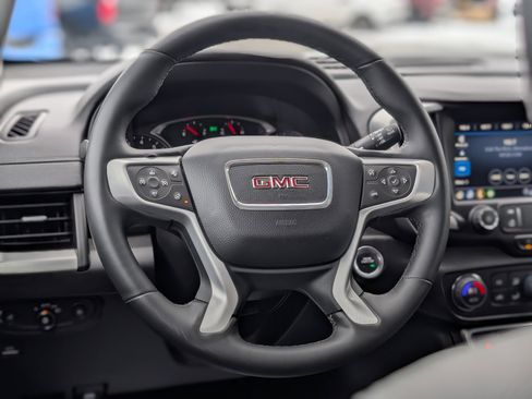 Used 2024 GMC Terrain SLT image 16