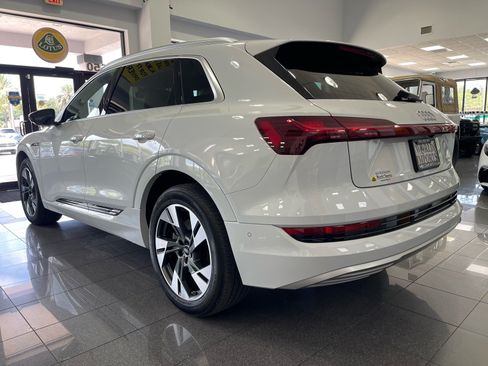Used 2023 Audi e-tron Premium Plus w/ Premium Plus Package AWD/4WD image 3
