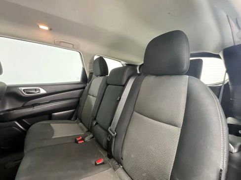 Used 2020 Nissan Pathfinder SV image 4
