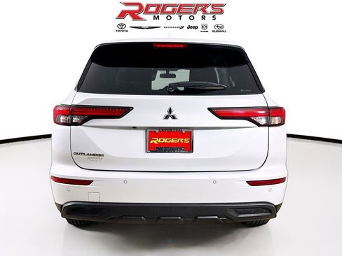 Used 2024 Mitsubishi Outlander ES image 7