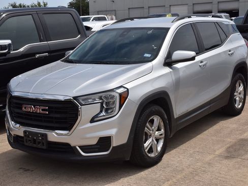 Used 2022 GMC Terrain SLE w/ Driver Convenience Package FWD image 2