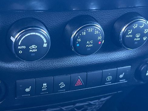 Used 2018 Jeep Wrangler Unlimited Rubicon w/ Cold Weather Group image 19