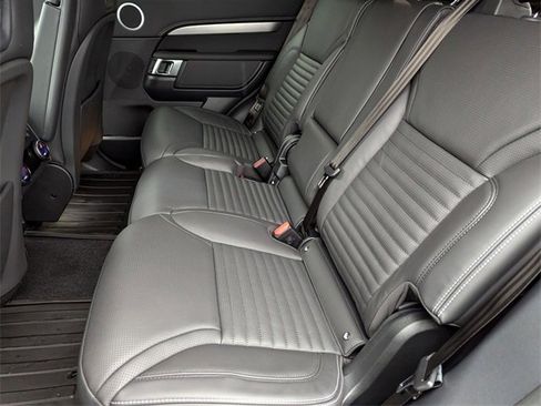 New 2025 Land Rover Discovery Dynamic SE image 15