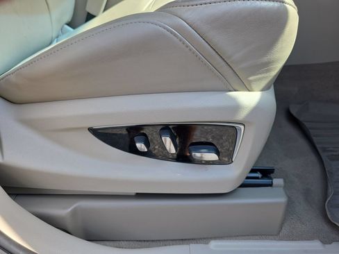 Used 2019 Cadillac Escalade ESV Premium Luxury RWD image 42