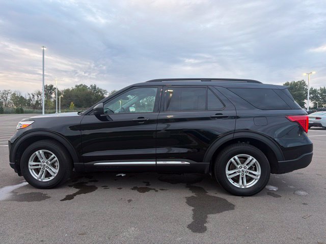 Used 2023 Ford Explorer XLT AWD/4WD image 16