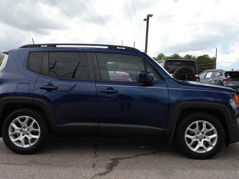 Used 2018 Jeep Renegade Latitude FWD image 6