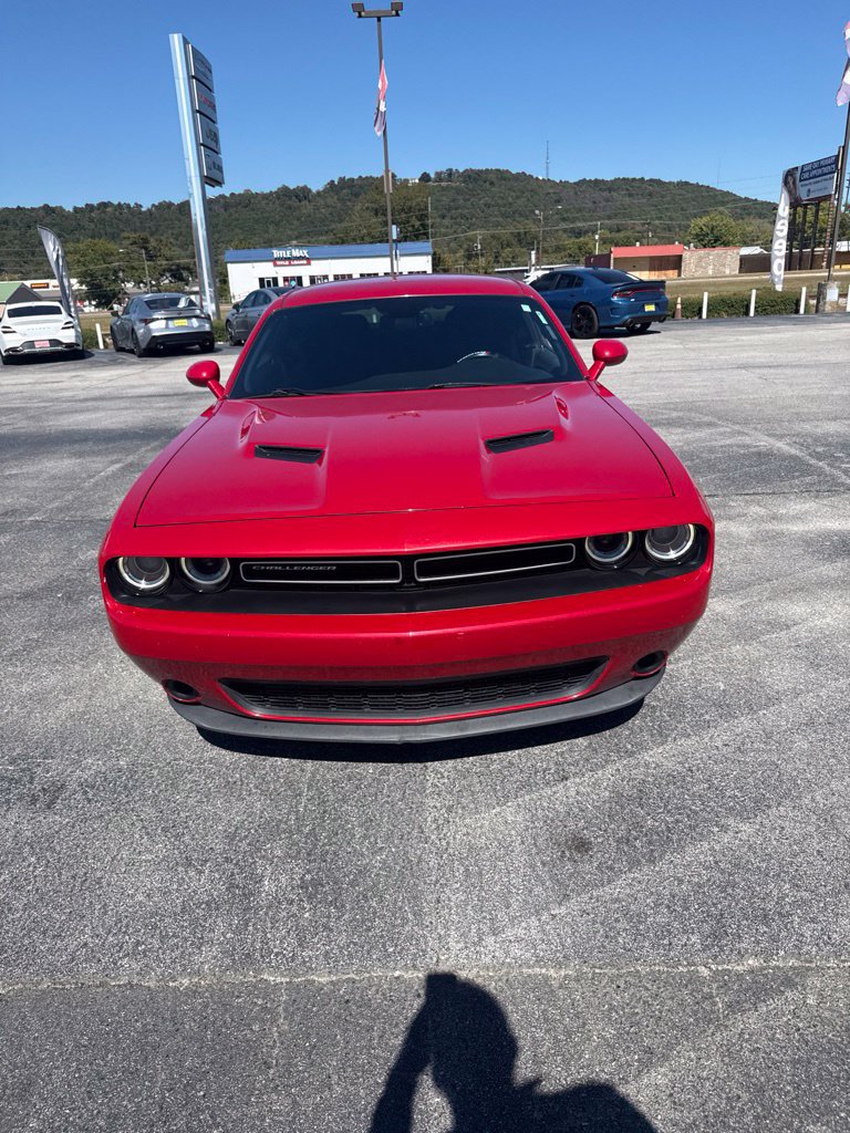 Used 2015 Dodge Challenger SXT w/ Driver Convenience Group RWD image 3
