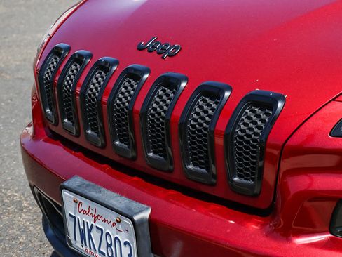 Used 2017 Jeep Cherokee High Altitude FWD image 3