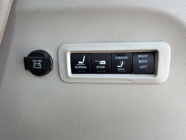 Used 2019 Chrysler Pacifica Limited FWD image 23