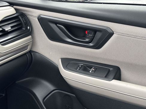 Certified 2025 Subaru Forester Premium image 31