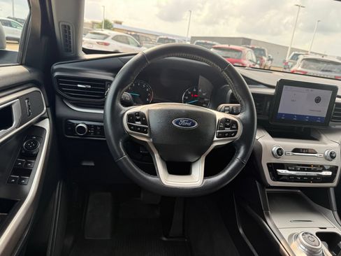 Used 2023 Ford Explorer XLT RWD image 12