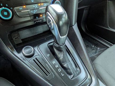 Used 2015 Ford Focus SE image 12