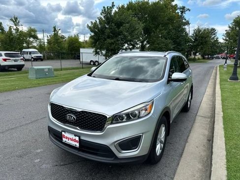 Used 2017 Kia Sorento AWD w/ LX Convenience Package image 6