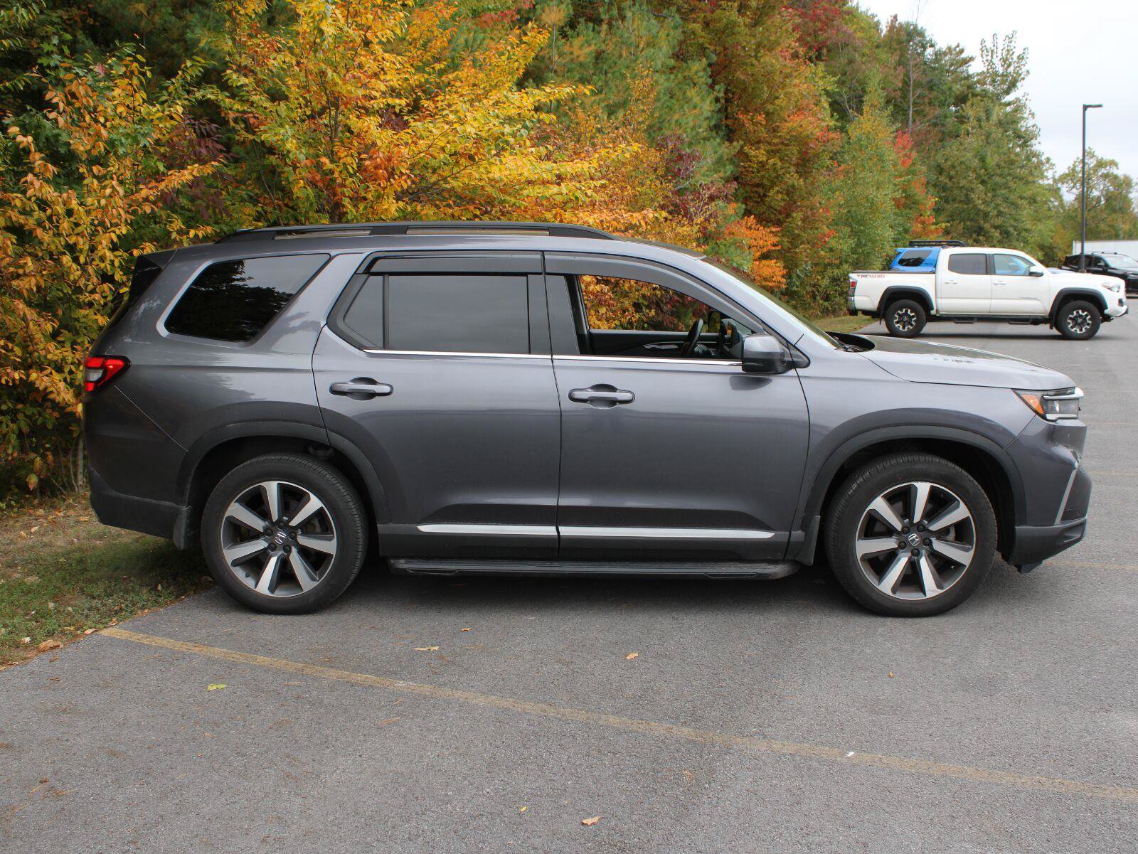 Certified 2024 Honda Pilot Touring image 4