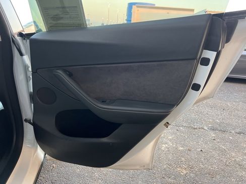 Used 2022 Tesla Model Y Long Range image 13