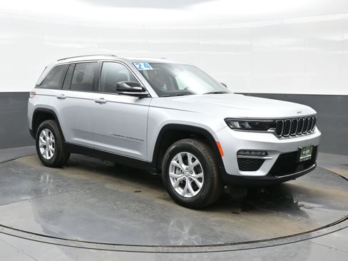 Used 2024 Jeep Grand Cherokee Limited image 8