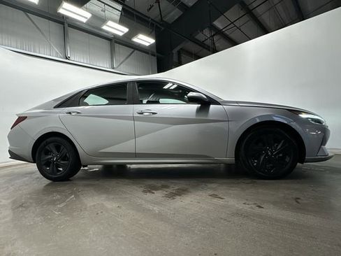 Used 2021 Hyundai Elantra SEL image 3