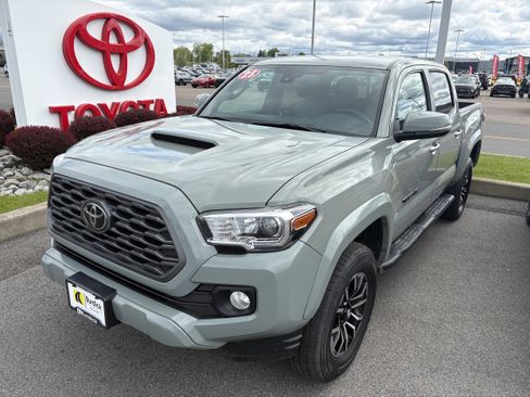 Certified 2023 Toyota Tacoma TRD Sport AWD/4WD image 1
