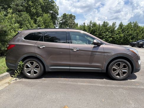 Used 2015 Hyundai Santa Fe GLS FWD image 3
