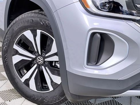 Used 2025 Volkswagen Atlas SE image 10