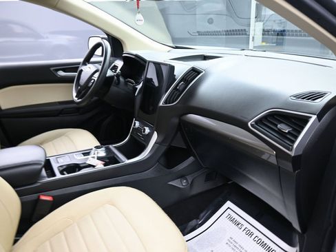 Used 2024 Ford Edge SE image 37