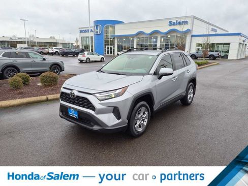 Used 2025 Toyota RAV4 XLE image 1
