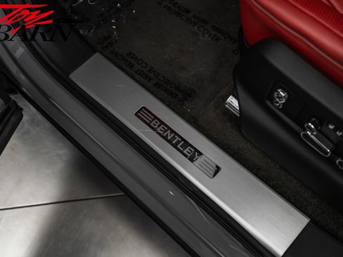 Used 2022 Bentley Bentayga image 23