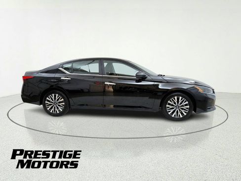 Used 2025 Nissan Altima 2.5 SV FWD image 7
