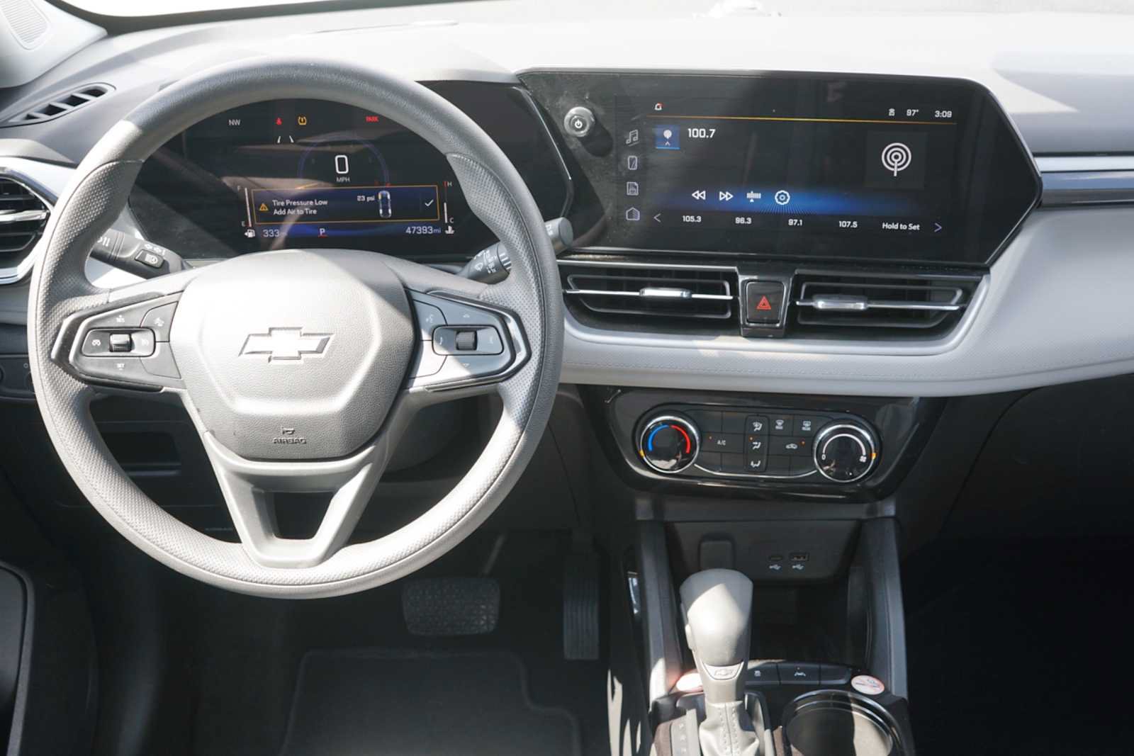 Used 2025 Chevrolet TrailBlazer LT FWD image 21