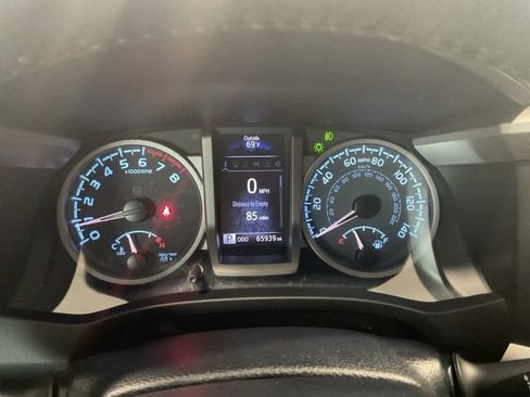 Used 2020 Toyota Tacoma Limited AWD/4WD image 21