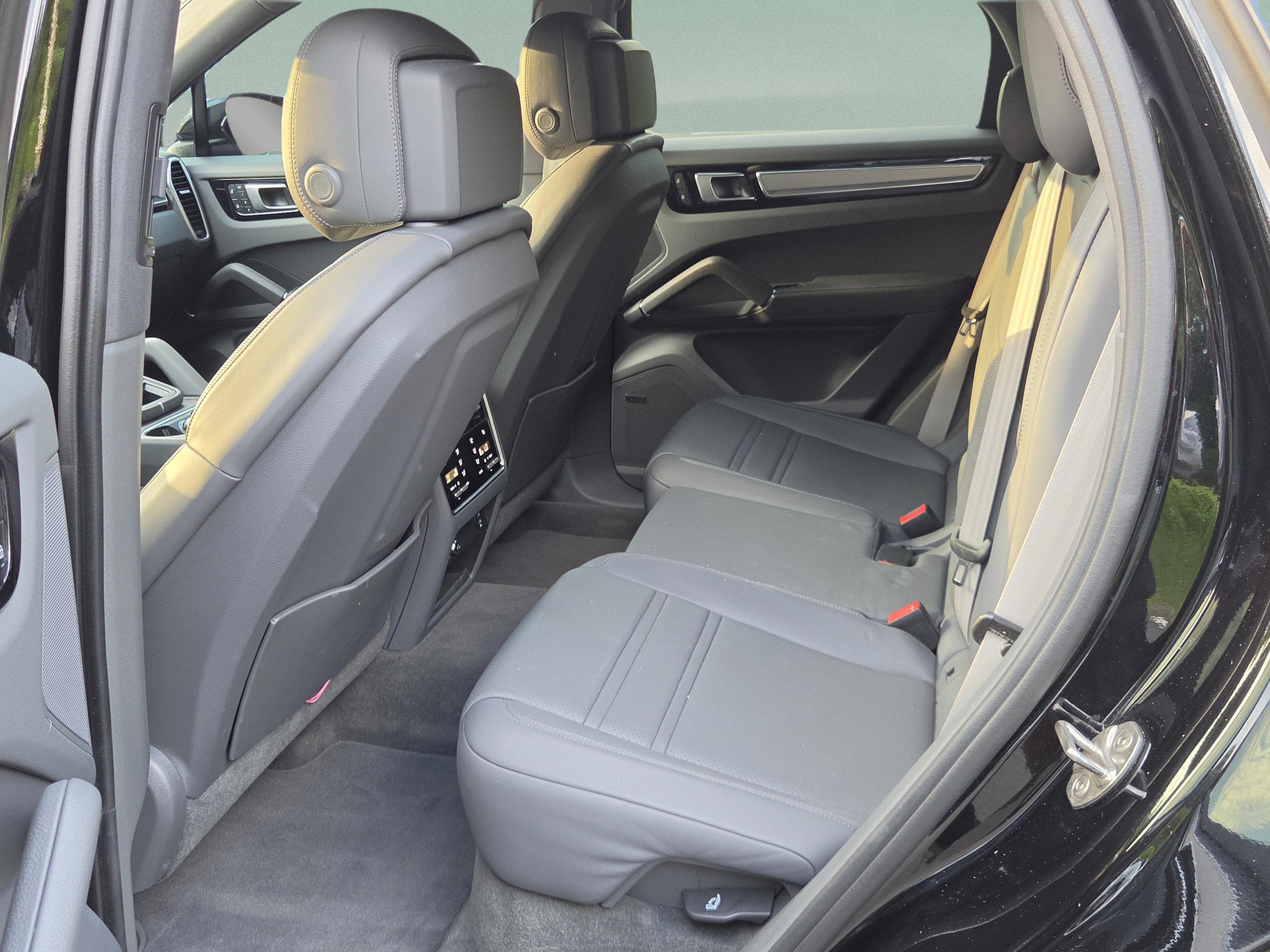 Used 2023 Porsche Cayenne Coupe AWD/4WD image 13