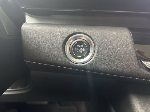 Certified 2022 Cadillac Escalade Premium Luxury AWD/4WD image 17