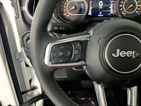 Used 2024 Jeep Wrangler Unlimited Sahara w/ Technology Group AWD/4WD image 11